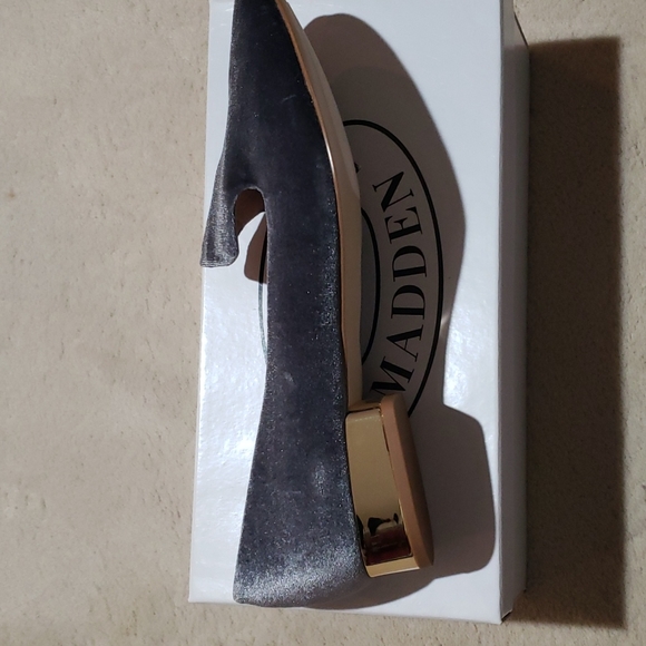 Shoes - Picture 2 of 6